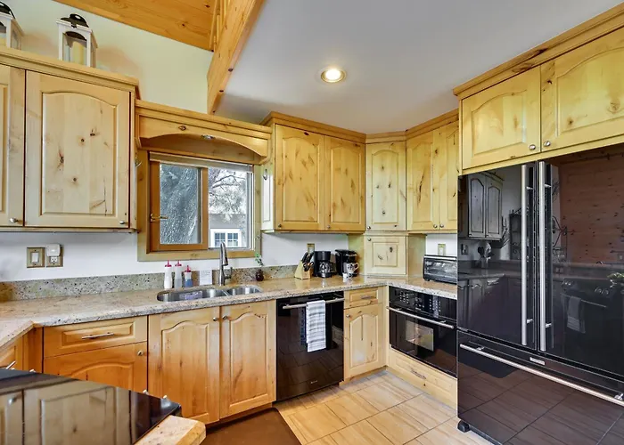 Log In W/ Deck, Mtn & Creek Views Holiday home
