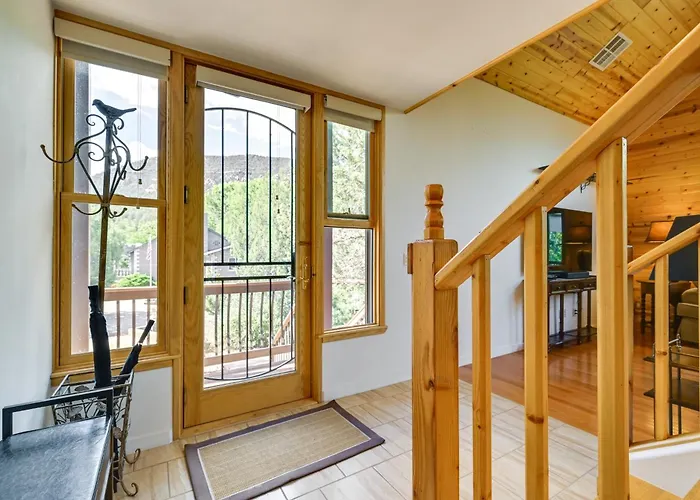 Log In W/ Deck, Mtn & Creek Views Holiday home