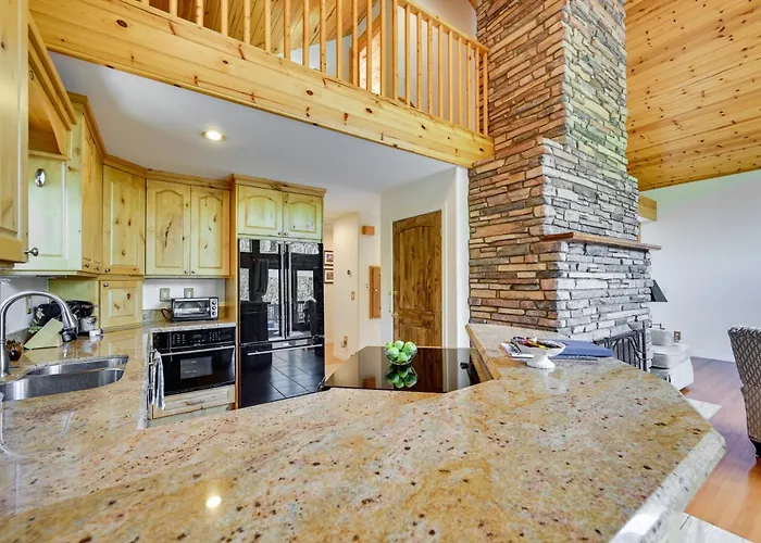 Log In W/ Deck, Mtn & Creek Views *