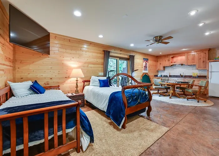 Log In W/ Deck, Mtn & Creek Views Holiday home
