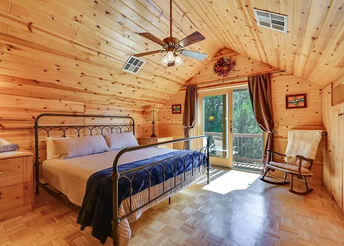 Holiday home Log In W/ Deck, Mtn & Creek Views